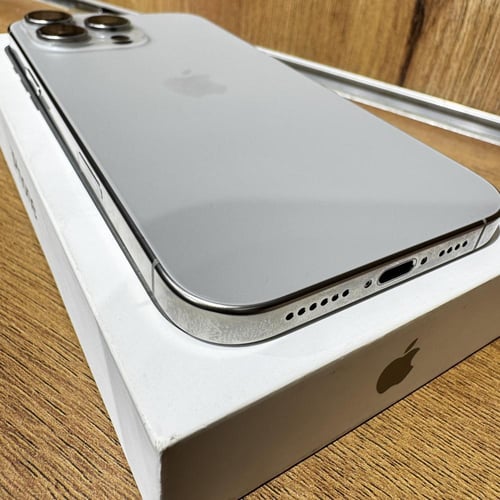 ايفون 16 برو ماكس سعة 256GB مستعمل نسبة البطارية 1...