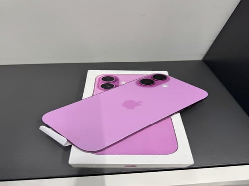 ايفون 16 العادي وردي نسبة البطارية 100% عدد الشحنا...