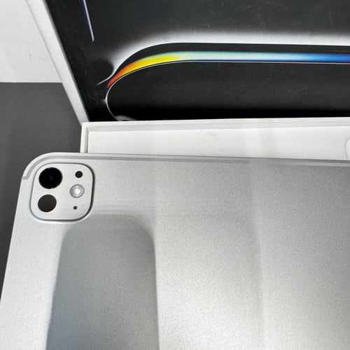 ايباد برو 11.أنش ابيض 256GB مستخدم نظيف نسبة البطا...