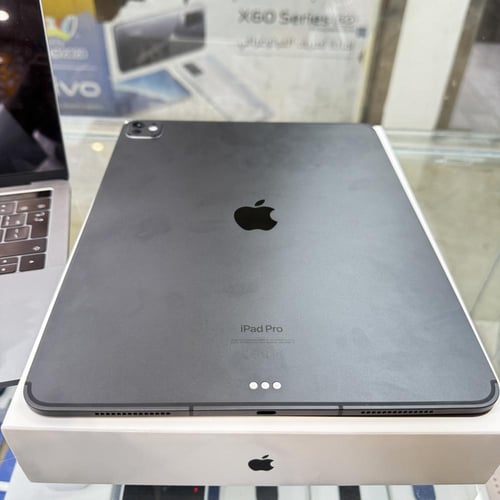 ايباد برو 13 انش سعة 256GB شريحة + واي فاي مستخدم...