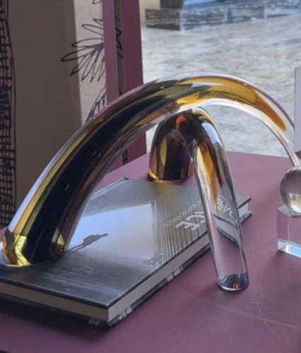 قوس كرستال بني واسود