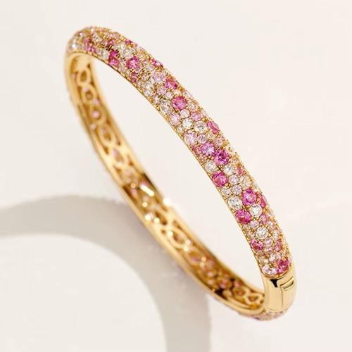 اسورة من الفضة مع حجر الالماس الصناعي عالي الجودة