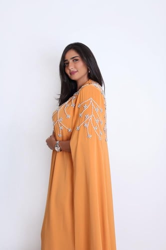 عباية سُندس– لمسة فاخرة من الحرير