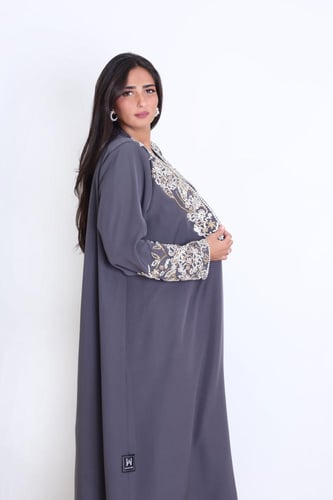 عباية دانة– إطلالة فخمة وعصرية