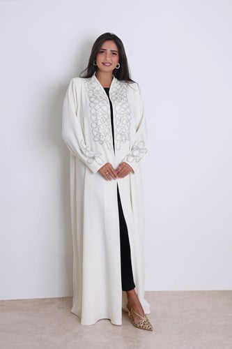 عباية وهَج – إشراقة الفخامة بأسلوب متجدد