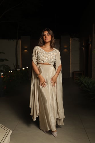 Embroidered Crop Top & Draped Skirt Set طقم توب مطرز مع تنورة منسدلة