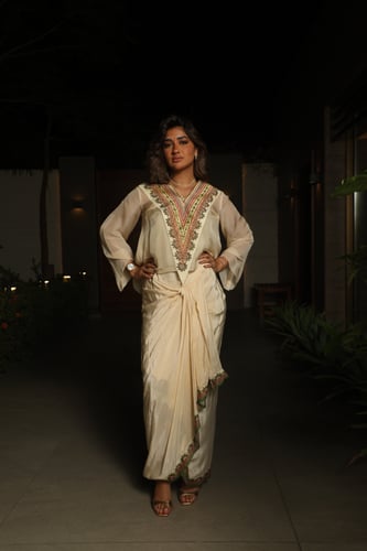 طقم قفطان مطرز مع تنورة "دوتي" Embroidered Kaftan & Dhoti Skirt Set
