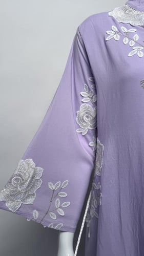 جلابية طويلة بتطريز زهور DC500