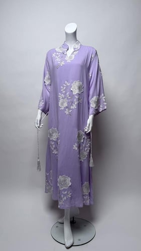 جلابية طويلة بتطريز زهور DC500