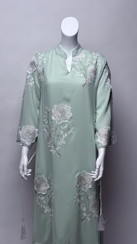 جلابية طويلة بتطريز زهور DC500