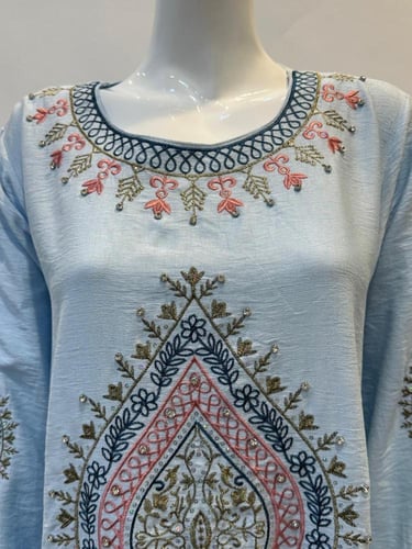 جلابية لنن مطرزة الاكمام و الصدر RR4043