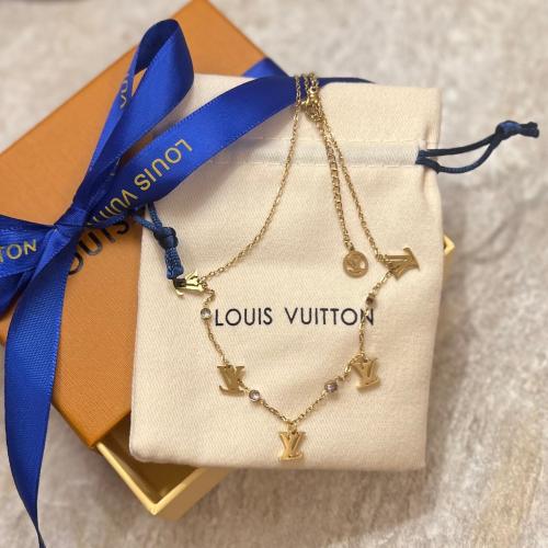 سلسال وحلق لويس فيتون