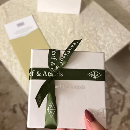 طقم فان كليف - 5 وردات