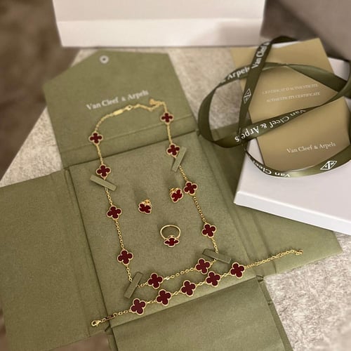 طقم فان كليف