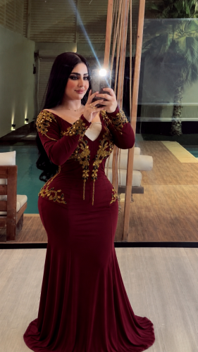 فستان عنابي شك ذهبي