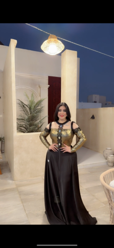 فستان كلوش قماش فوق لمعه استرتش تحت حرير طايح