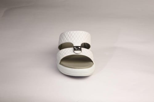 حذاء إماراتي