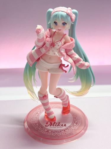 Wear Room Miku Figure