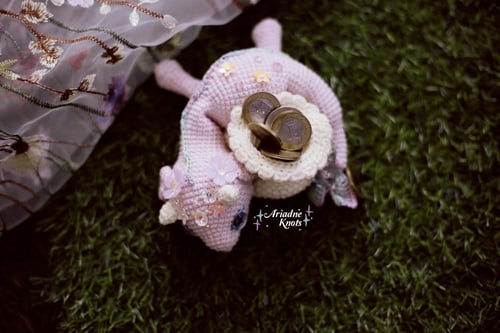 Taylora the keeper of coin- تايلورا حارسة النقود