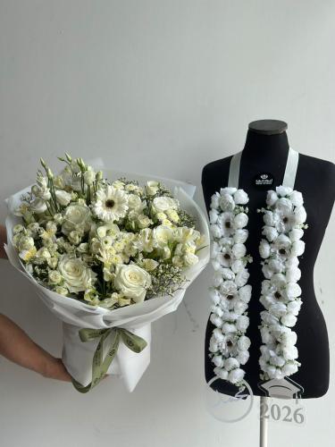 Bouquet and graduation necklace
