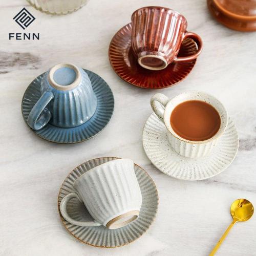 كوب قهوة سيراميك معتق مع صحن للفلات وايت – تصميم أ...