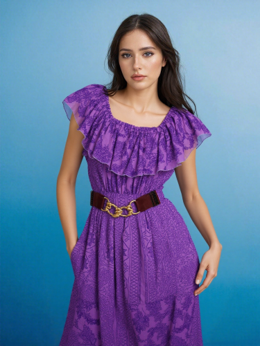 فستان نسائي بنفسجي بطبعة ناعمة وتصميم أنثوي فاخر