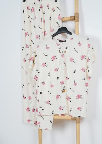 بيجامة نسائية بطبعة ورد ناعم - تصميم أنثوي وأنيق