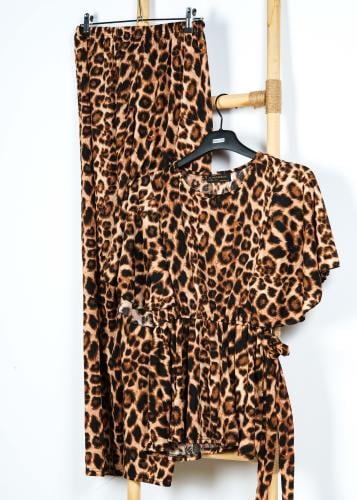 بيجامة نسائية بنقشة الفهد