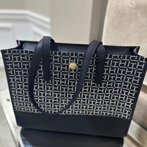 حقيبة تومي توت باق