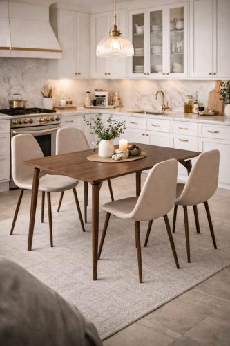 طاولة طعام خشب بتصميم عصري- باللون البني