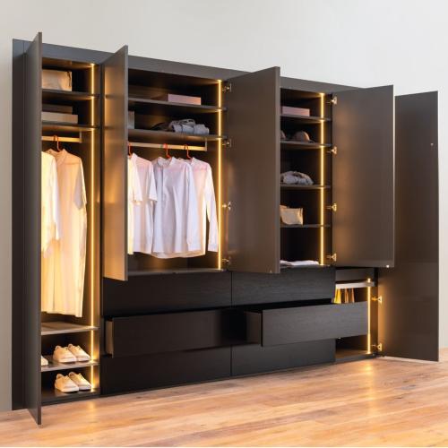 خزانة الملابس بلاك بأبواب خشبية من اخشاب