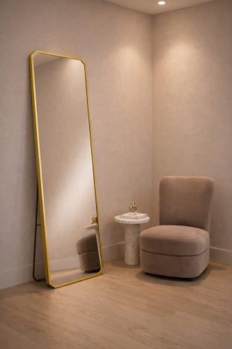 مرآة أرضية ألمنيوم بتصميم عصري أنيق-بعدة ألوان