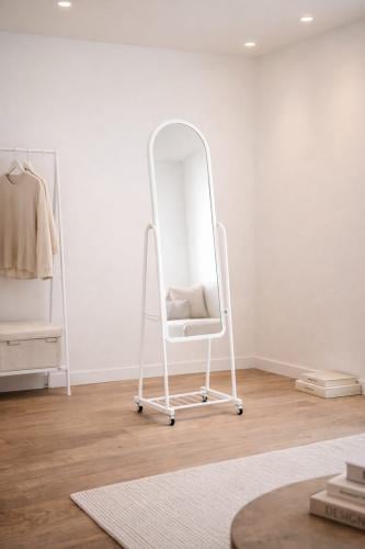 مراية ستاند بتصميم راقي-بعدة ألوان