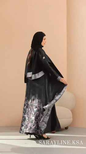 عباية زهر لون أسود مع زهري