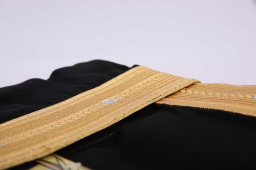 مشلح رجالي طبش لون اسود سير ذهبي