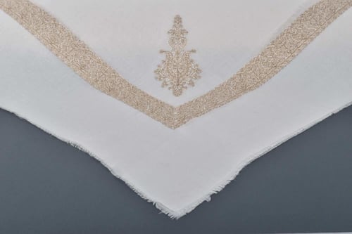 شال شتوي ذهبي