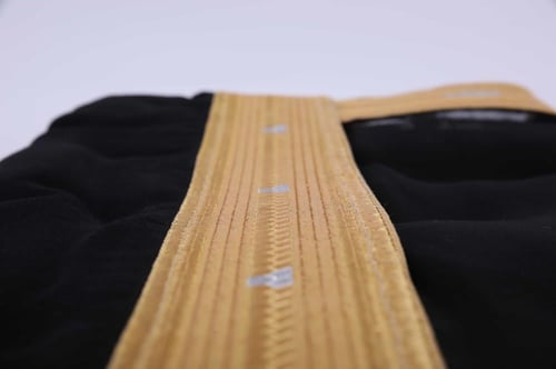 مشلح رجالي طبش لون اسود سير ذهبي