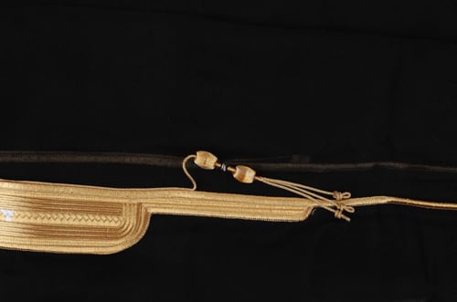 مشلح رجالي طبش لون اسود سير ذهبي