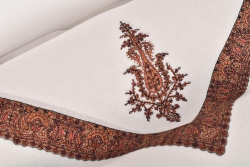 شال شتوي بني محمر