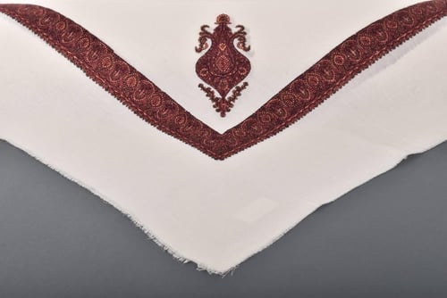 شال شتوي عنابي