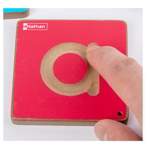 مكعبات لوح خشبيه لتتبع الحروف(الحروف الصغيره)