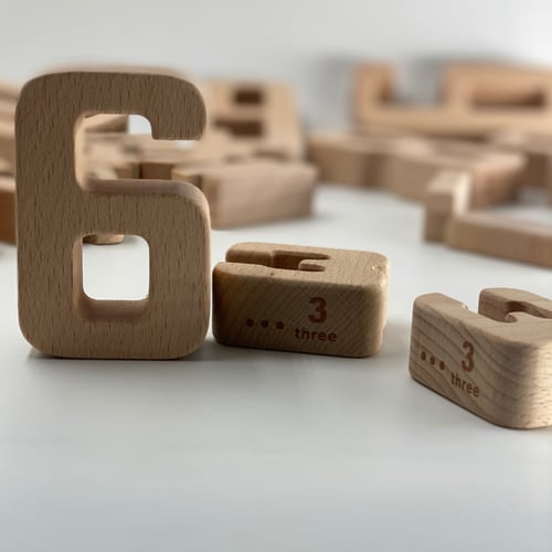 قطع الأرقام الخشبية