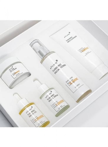 مجموعة الكركم للعناية بالبشرة