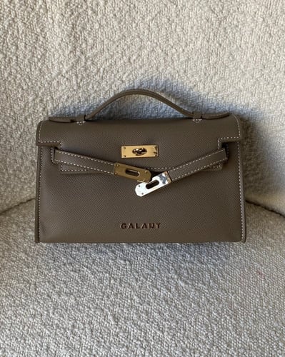 Kelly Pochette Dark Gray | شنطة يد رمادية أنيقة لم...