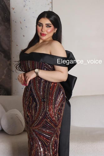 فستان اسود من قماش التل المشكوك بالخرز والترتر