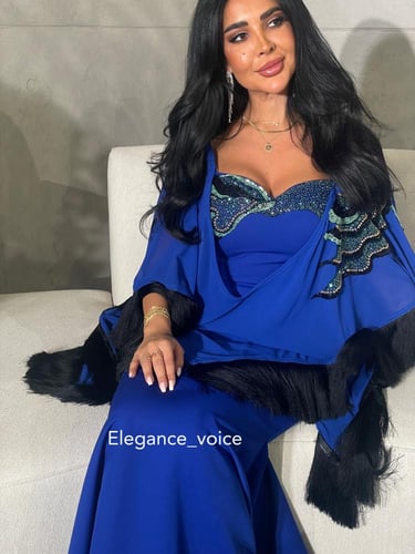 فستان من قماش الباربي والشيفون الجازار