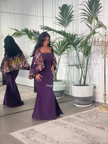 فستان من القماش الباربي والترتر المموج