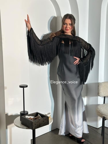 فستان من قطعين من قماش الحرير والمشبك