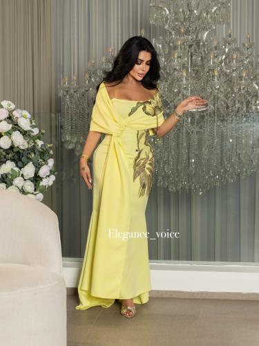 فستان من الكريب الباربي والشك بالخرز