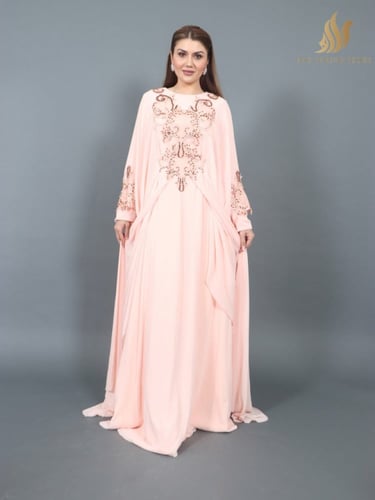 فستان بقصة فراشة بتطريز يدوي